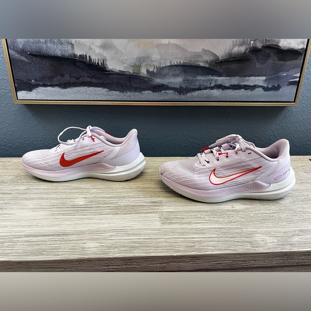 Nike Winflo 09 Athletic Shoes in White and Light Purple